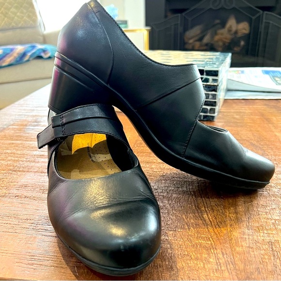 Clarks Shoes - Clarks Mary Jane Size 11W Black Leather 11 Wide
